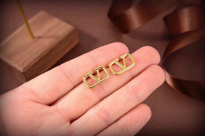 [Eternal Jewelry]Gold V-shaped stud earrings