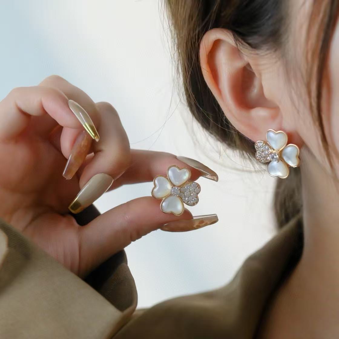 [Eternal Jewelry]FRIVOLE PINK GOLD FLOWER DIAMOND EARRINGS 2