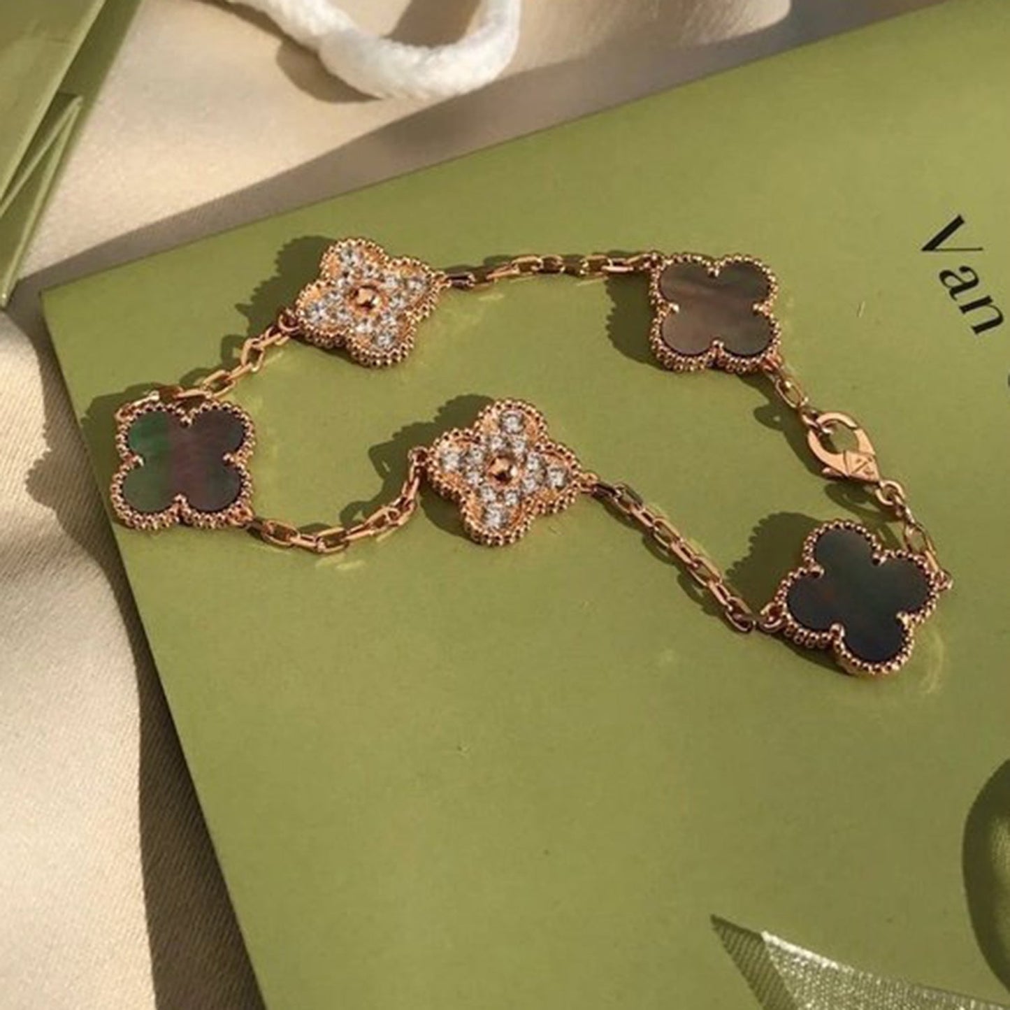 [Eternal Jewelry] CLOVER 5 MOTIF GRAY MOP BRACELET COLLECTION
