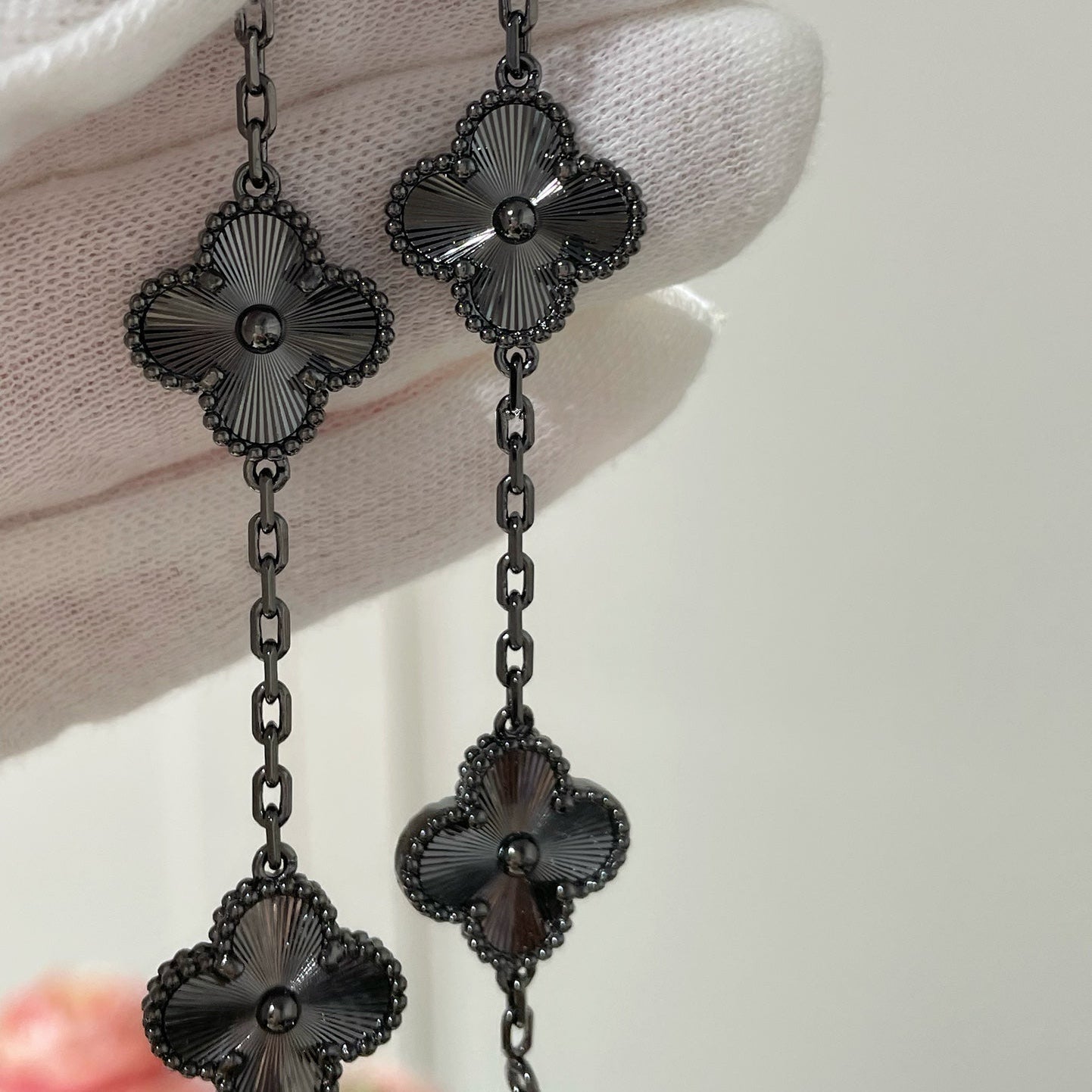 [Eternal Jewelry]CLOVER 5 MOTIF BLACK BRACELET