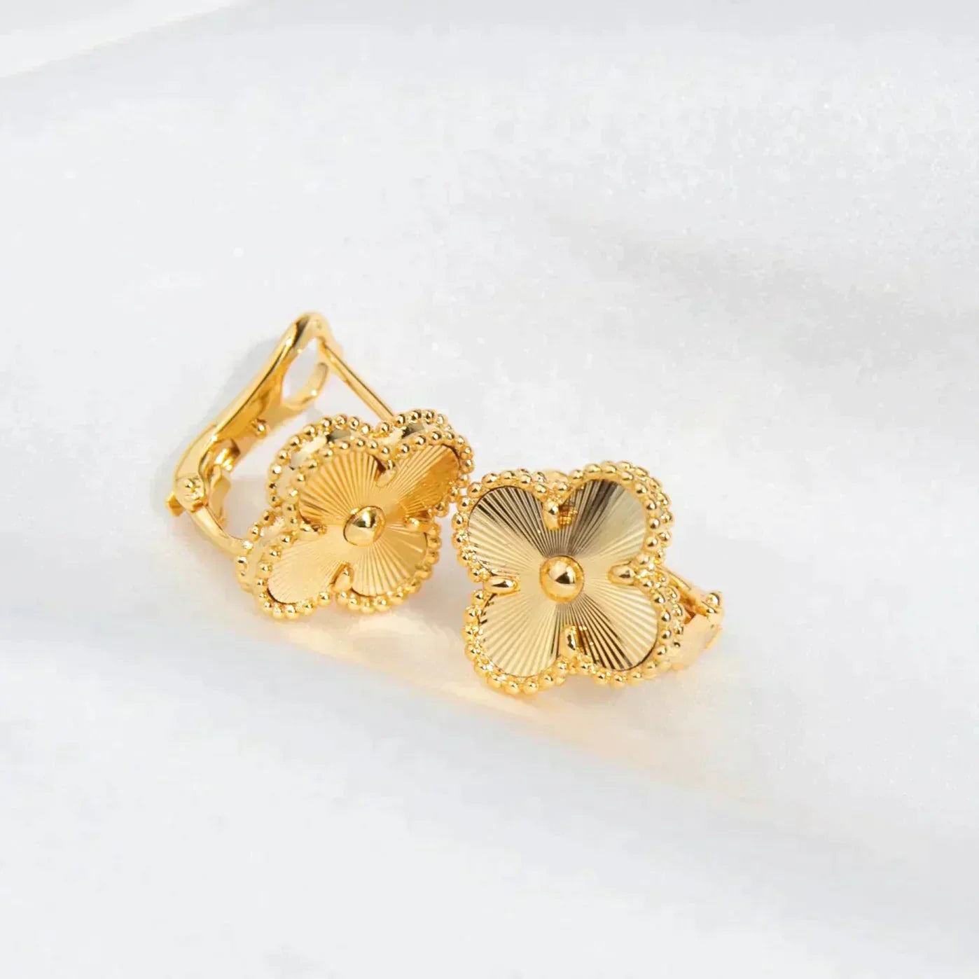 [Eternal Jewelry]CLOVER MEDIUM 1 MOTIFS LASER EARRINGS