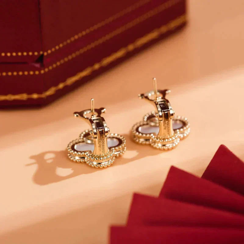 [Eternal Jewelry]CLOVER MEDIUM 1 MOTIFS  WHITE MOP STUD EARRINGS