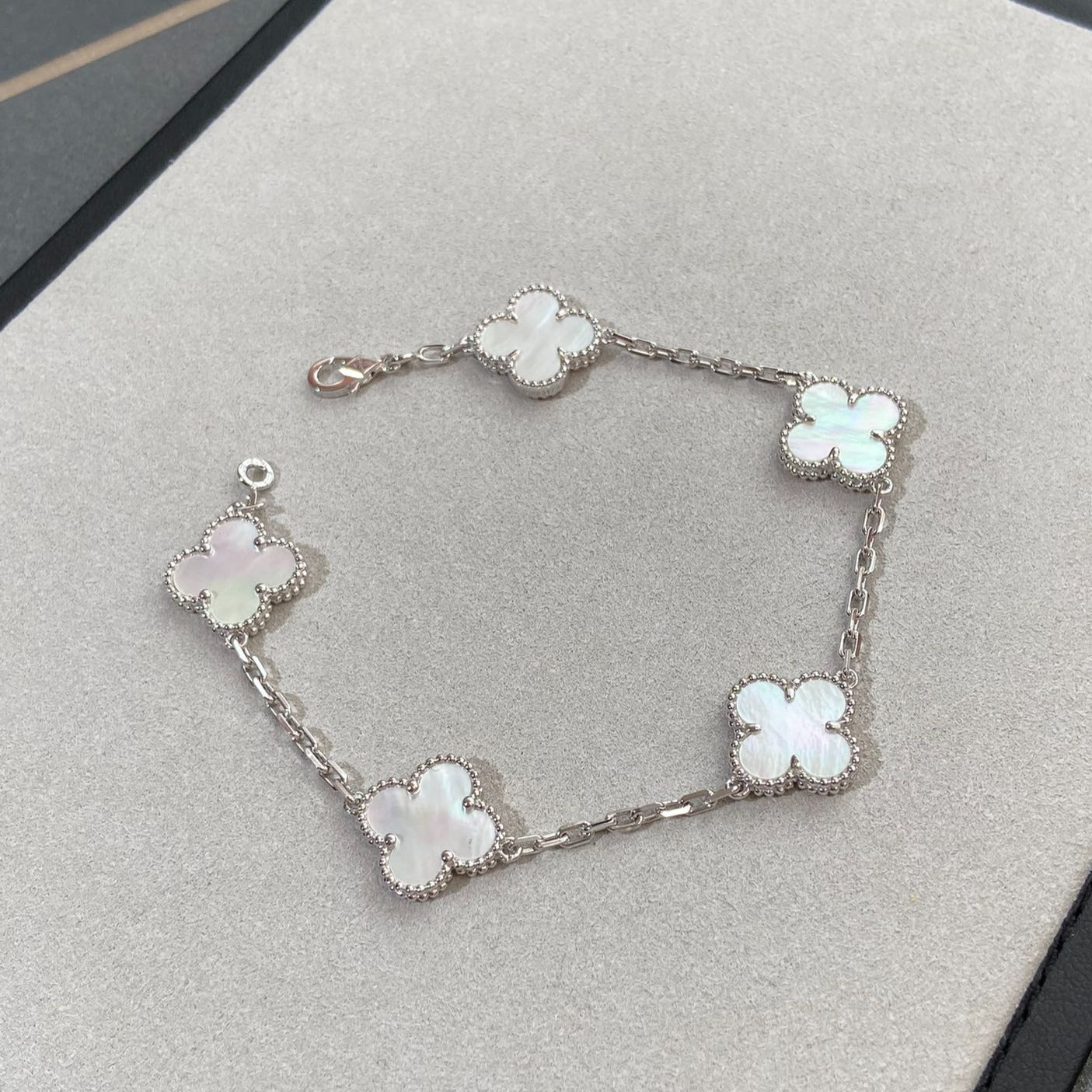 [Eternal Jewelry]CLOVER SILVER MOP 5 MOTIF BRACELET