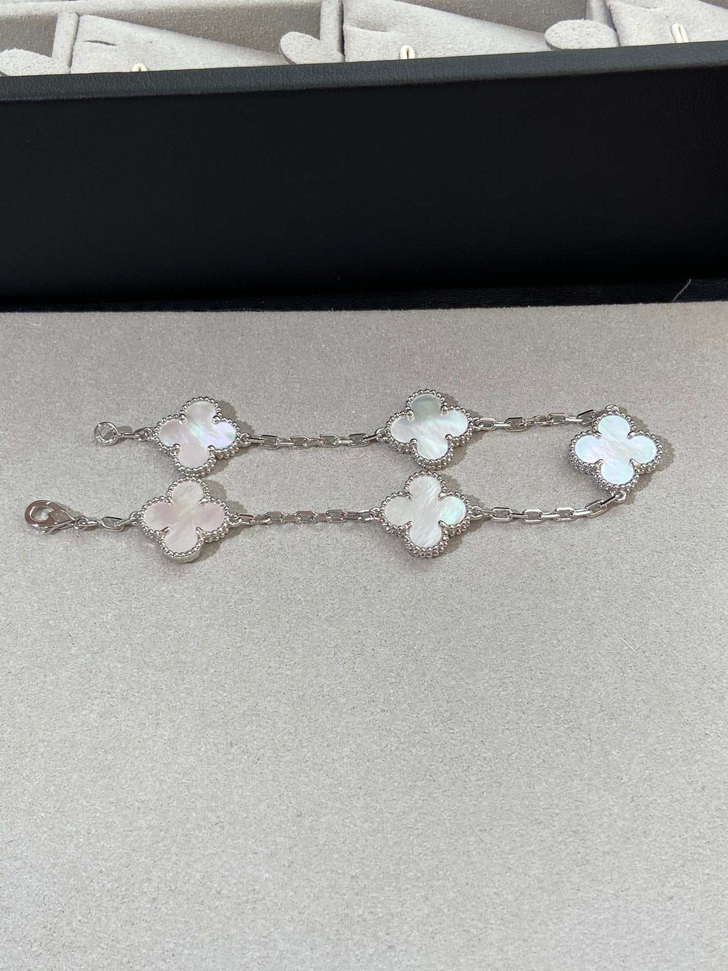 [Eternal Jewelry]CLOVER SILVER MOP 5 MOTIF BRACELET