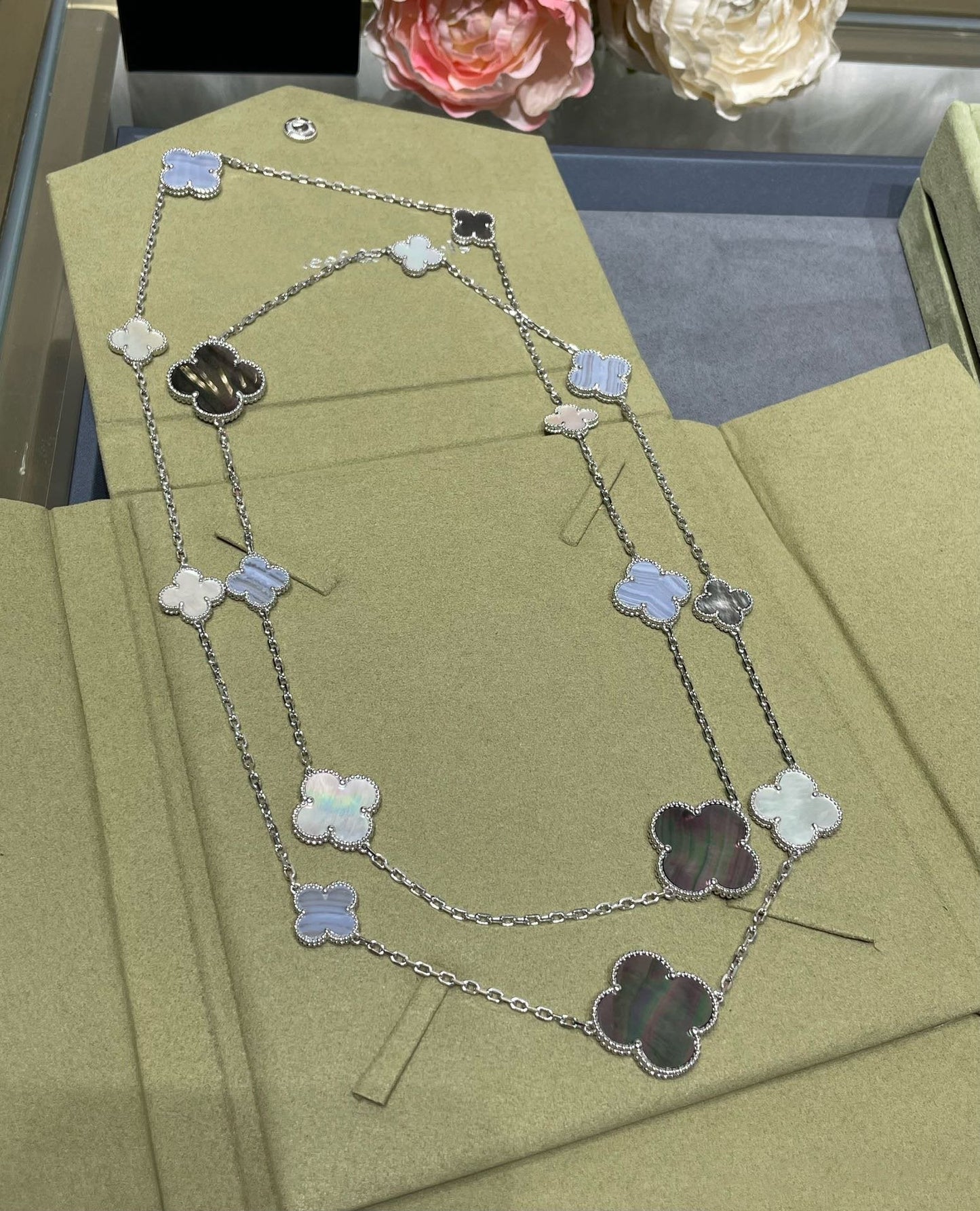 [Eternal Jewelry]CLOVER 16 MOTIF CHALCEDONY MOP SILVER NECKLACE