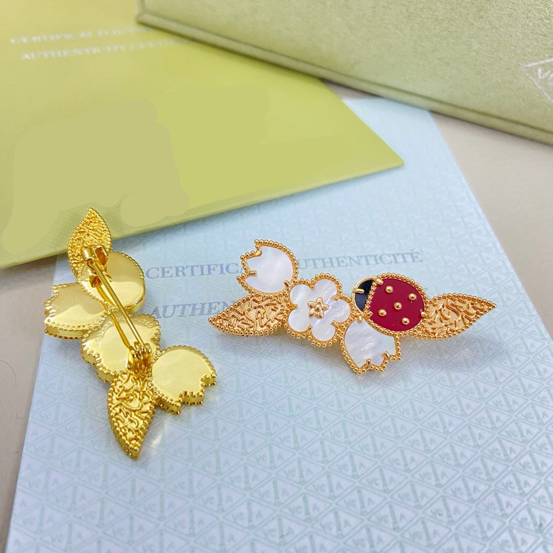 [Eternal jewelry] Petal Leaf Ladybug Brooch