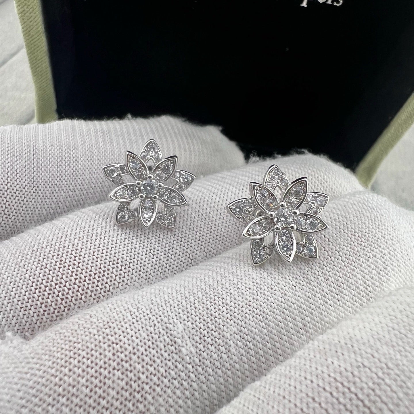 [Eternal jewelry] Full Diamond Hollow Lotus Necklace Set