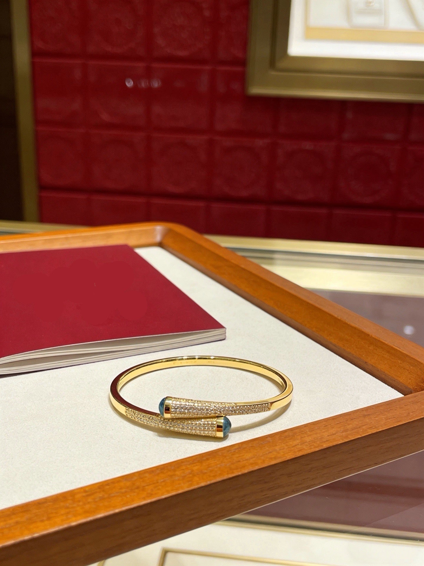[Eternal jewelry] Partially Set Diamond Bangle