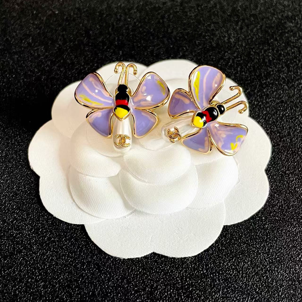 [Eternal jewelry] Ladybug Enamel & Faux Pearl Clip-On Earrings