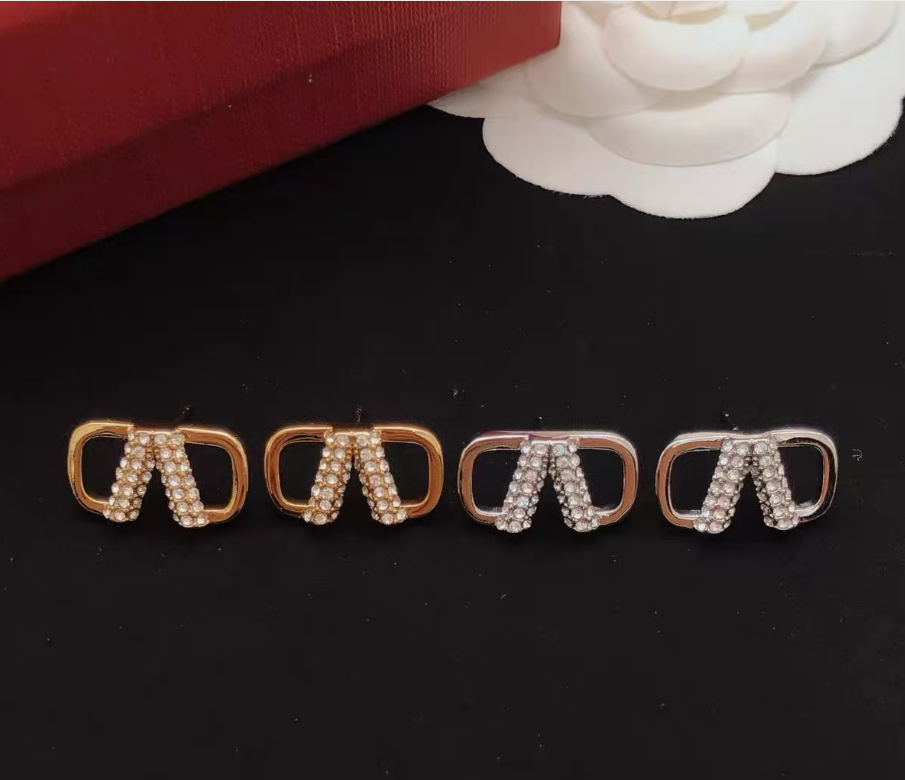 [Eternal Jewelry]V-shaped stud earrings