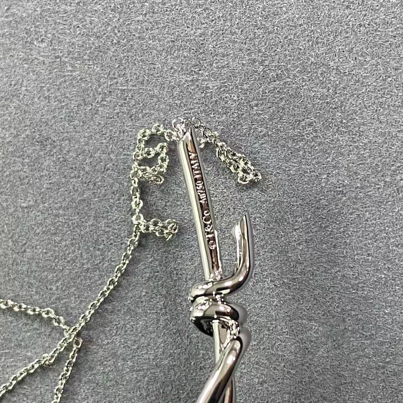 [Eternal Jewelry]T House Diamond-Studded Knot Necklace