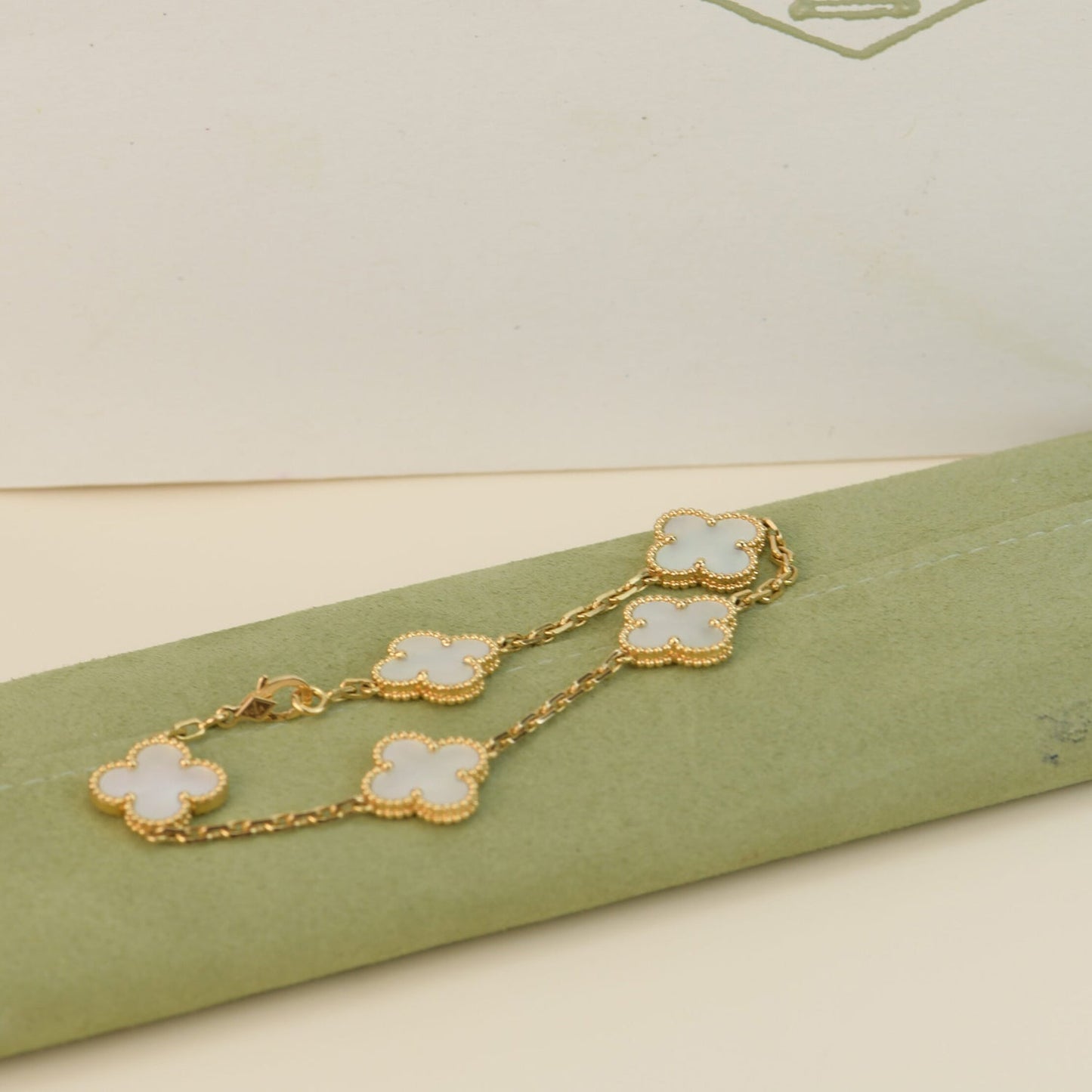 [Eternal Jewelry]CLOVER  5 MOTIF WHITE MOP BRACELET