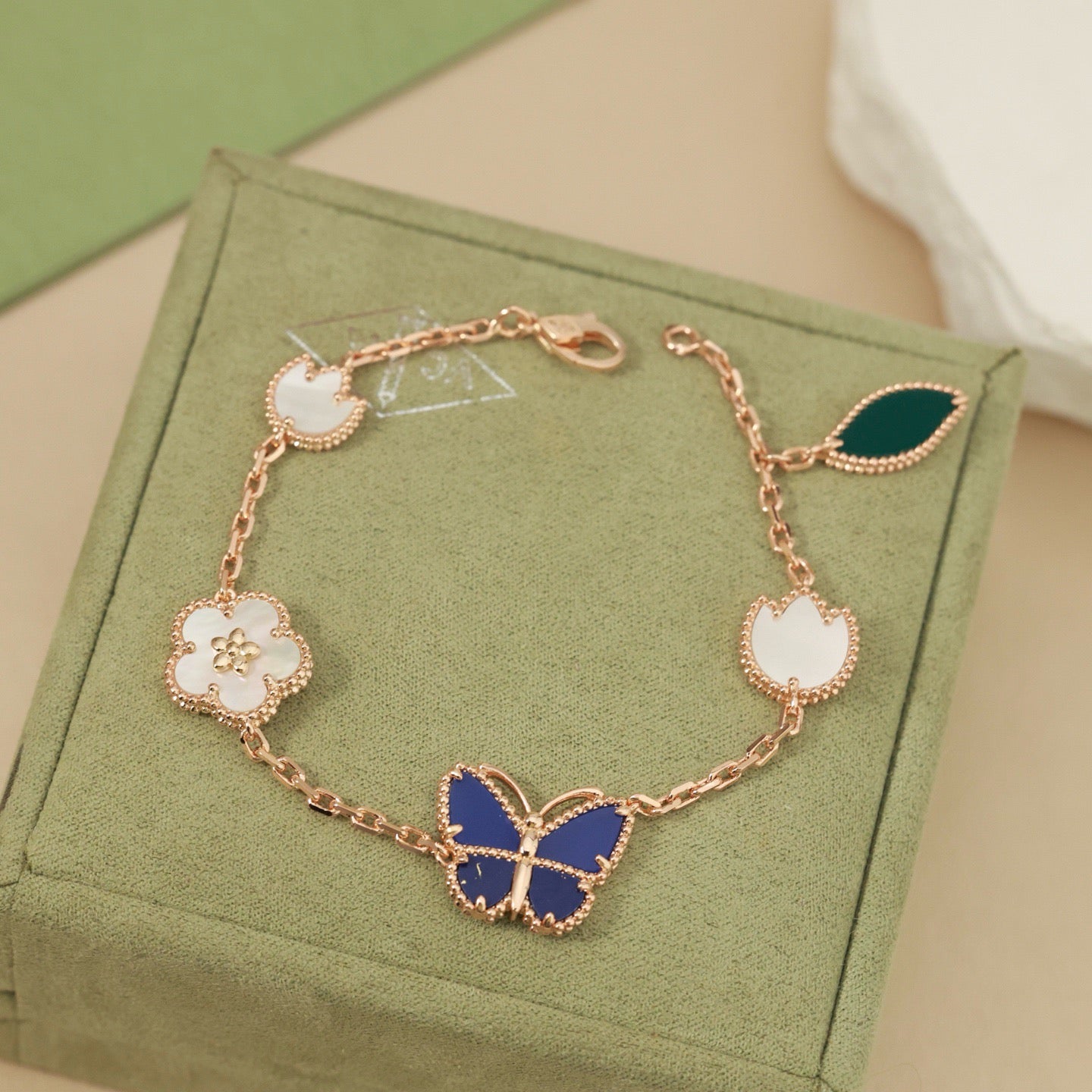 [Eternal jewelry]LUCKY SPRING BUTTERFLY 5 MOTIF BRACELET