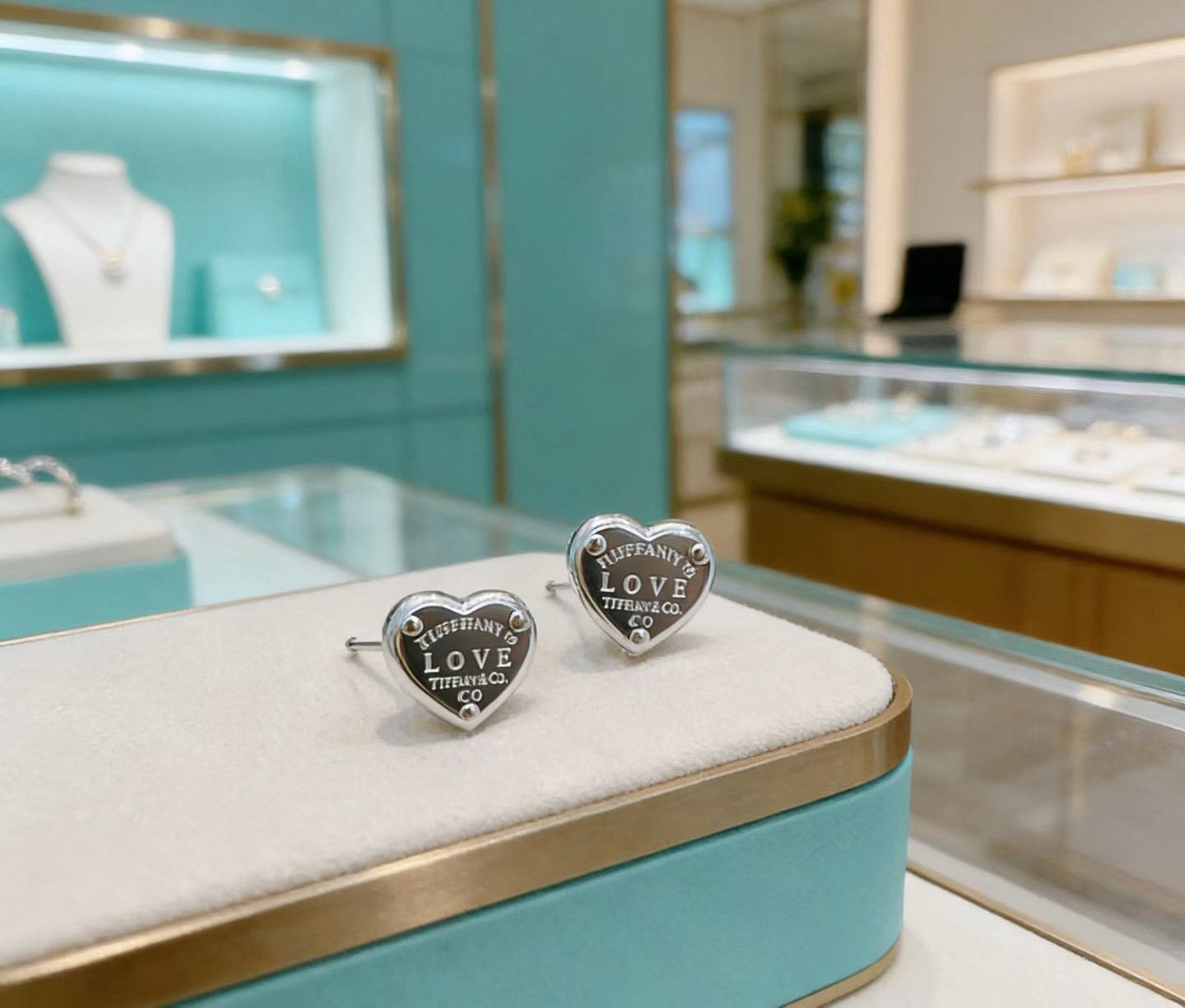 [Eternal jewelry]New Heart-Shaped Stud Earrings