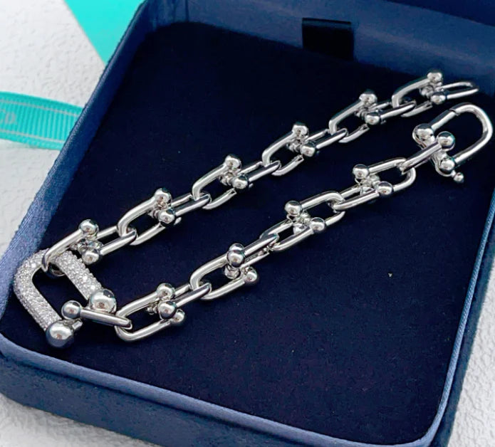 [Eternal jewelry] TF HORSESHOE BUCKLE DIAMOND BRACELET