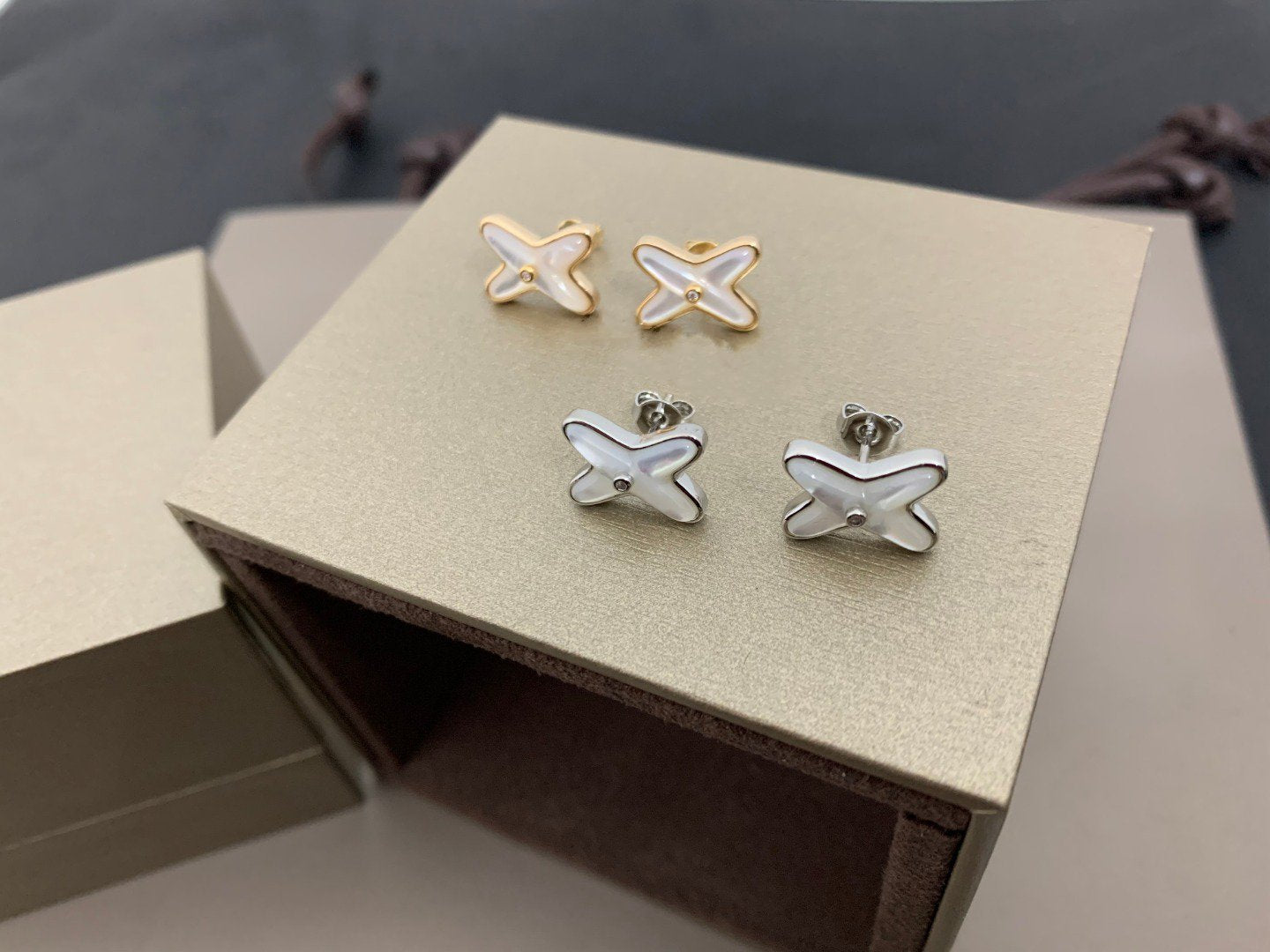 [Eternal Jewelry]JEUX DE WHITE MOP SILVER DIAMOND EARRINGS