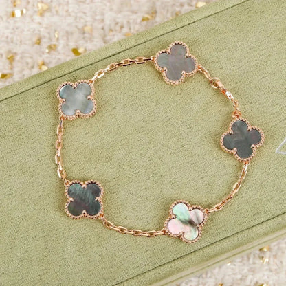 [Eternal Jewelry] CLOVER 5 MOTIF GRAY MOP BRACELET COLLECTION