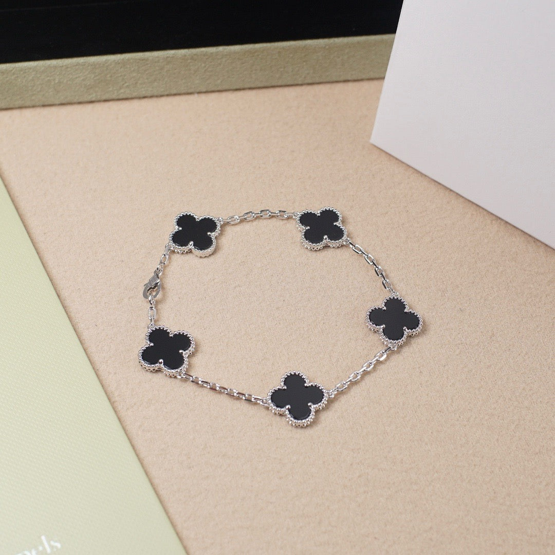 [Eternal Jewelry] CLOVER 5 MOTIF ONYXS BRACELET COLLECTION