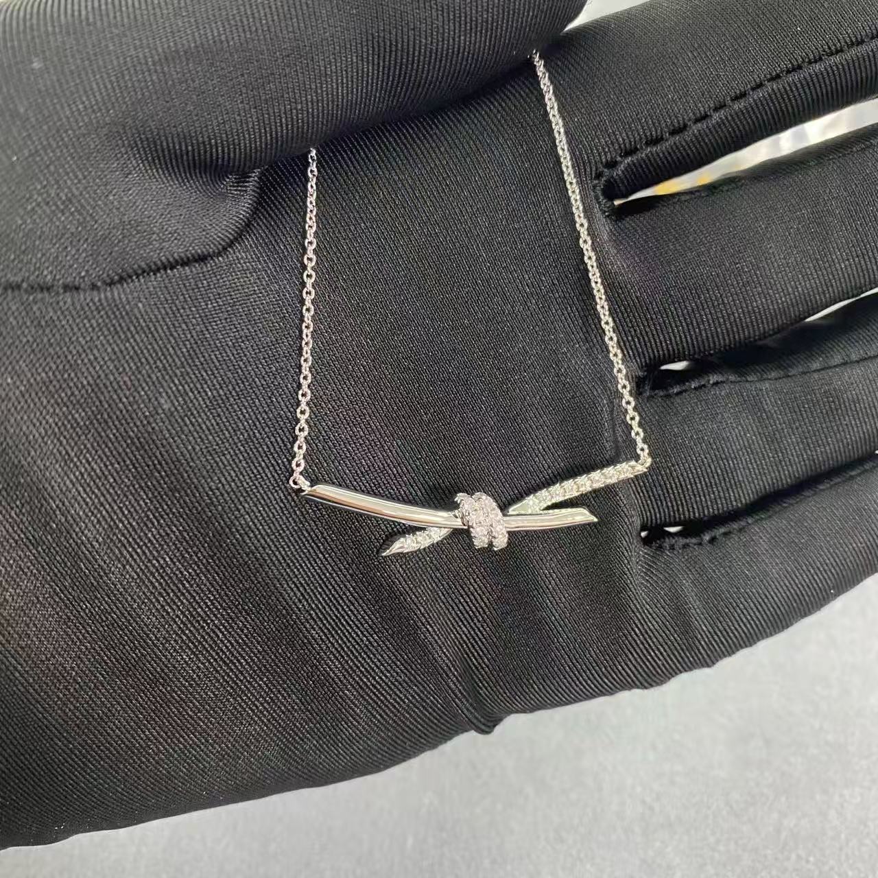 [Eternal Jewelry]T House Diamond-Studded Knot Necklace