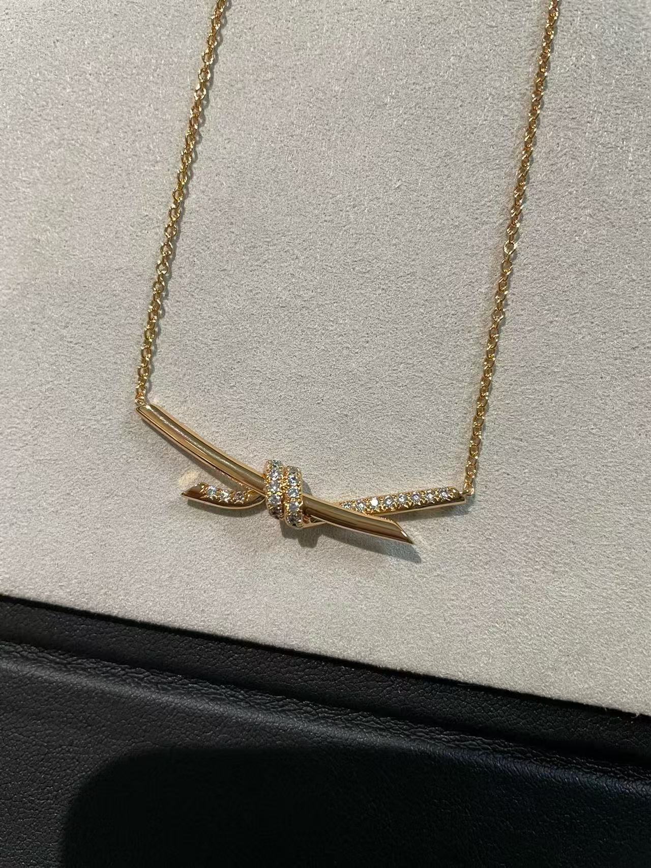 [Eternal Jewelry]T House Diamond-Studded Knot Necklace