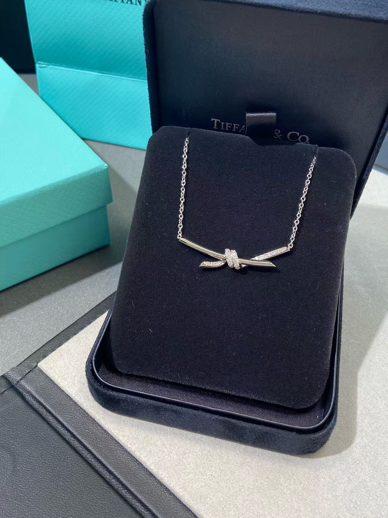 [Eternal Jewelry]T House Diamond-Studded Knot Necklace