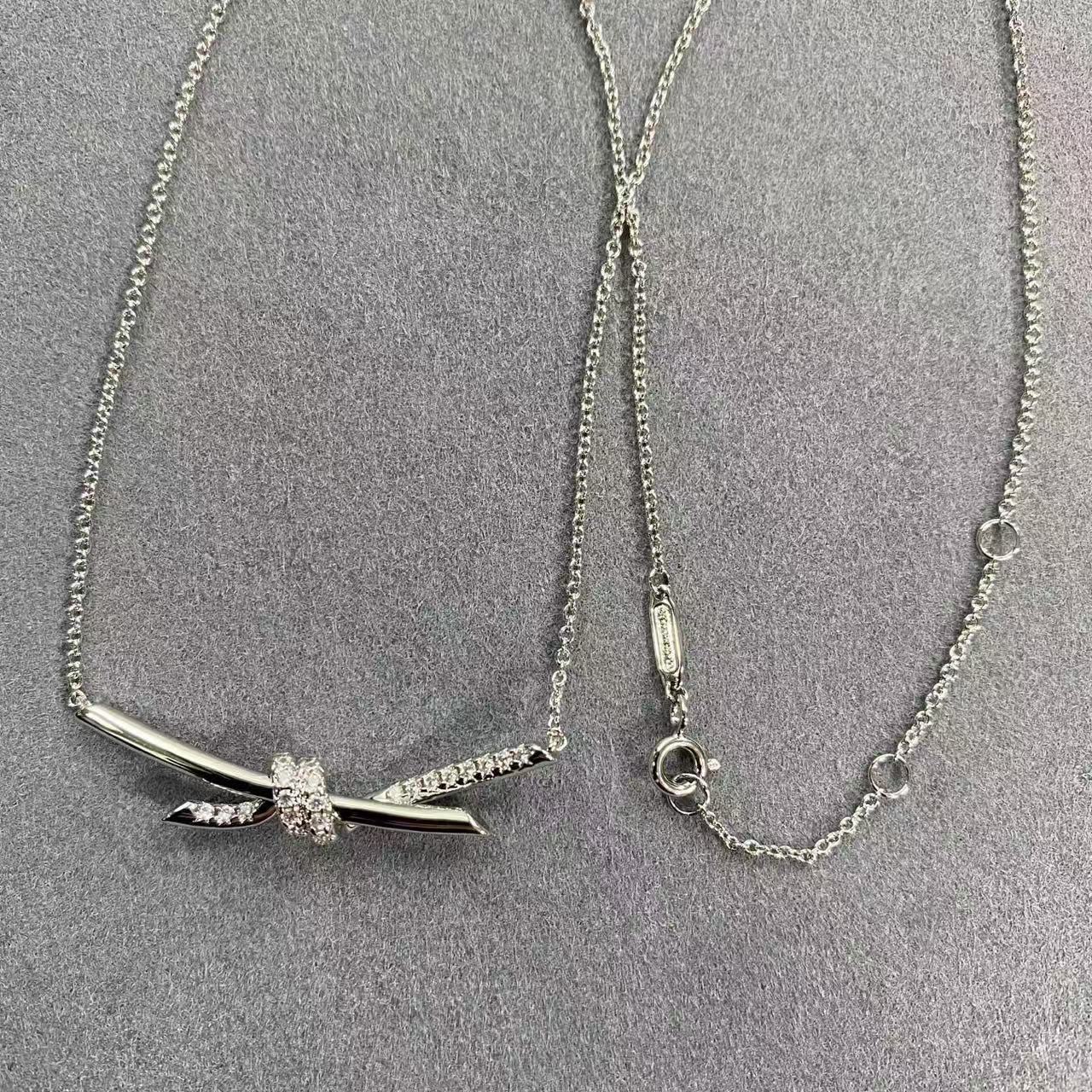 [Eternal Jewelry]T House Diamond-Studded Knot Necklace