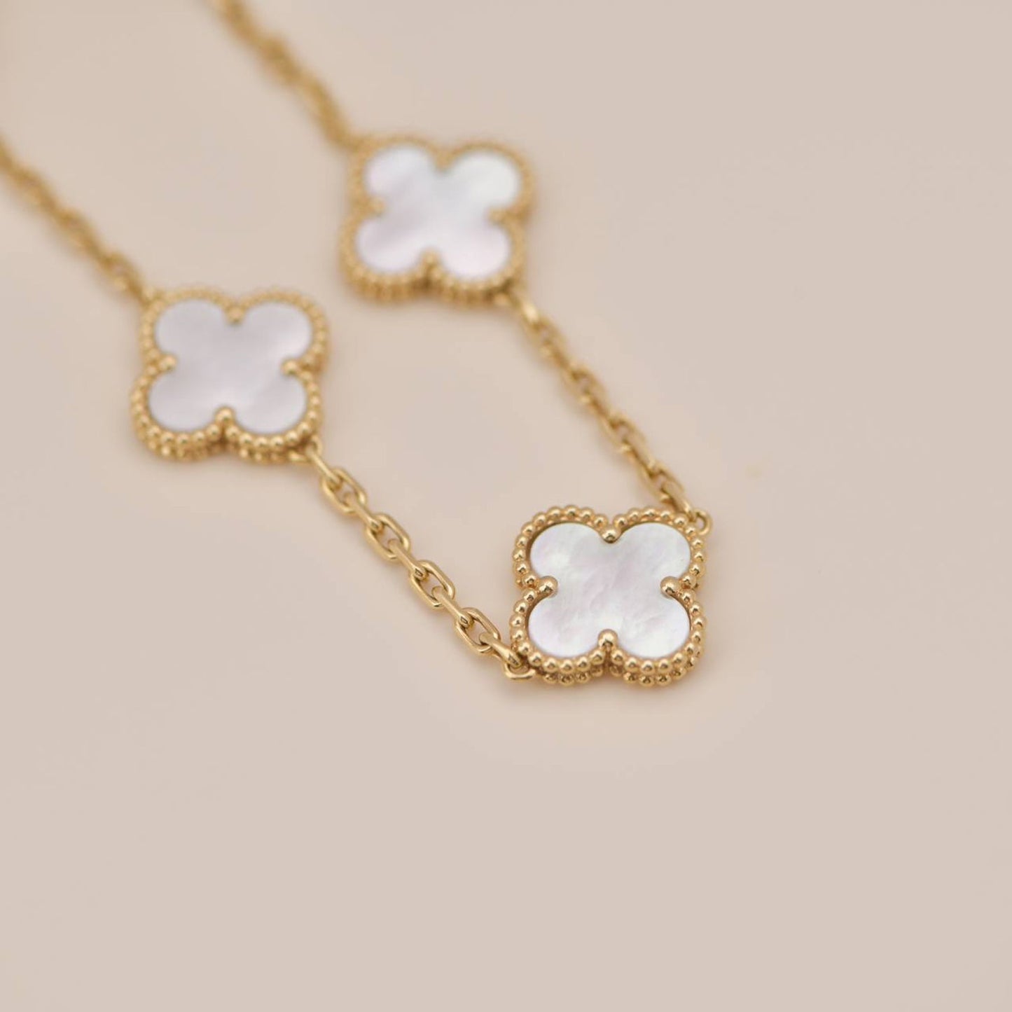 [Eternal Jewelry]CLOVER  5 MOTIF WHITE MOP BRACELET
