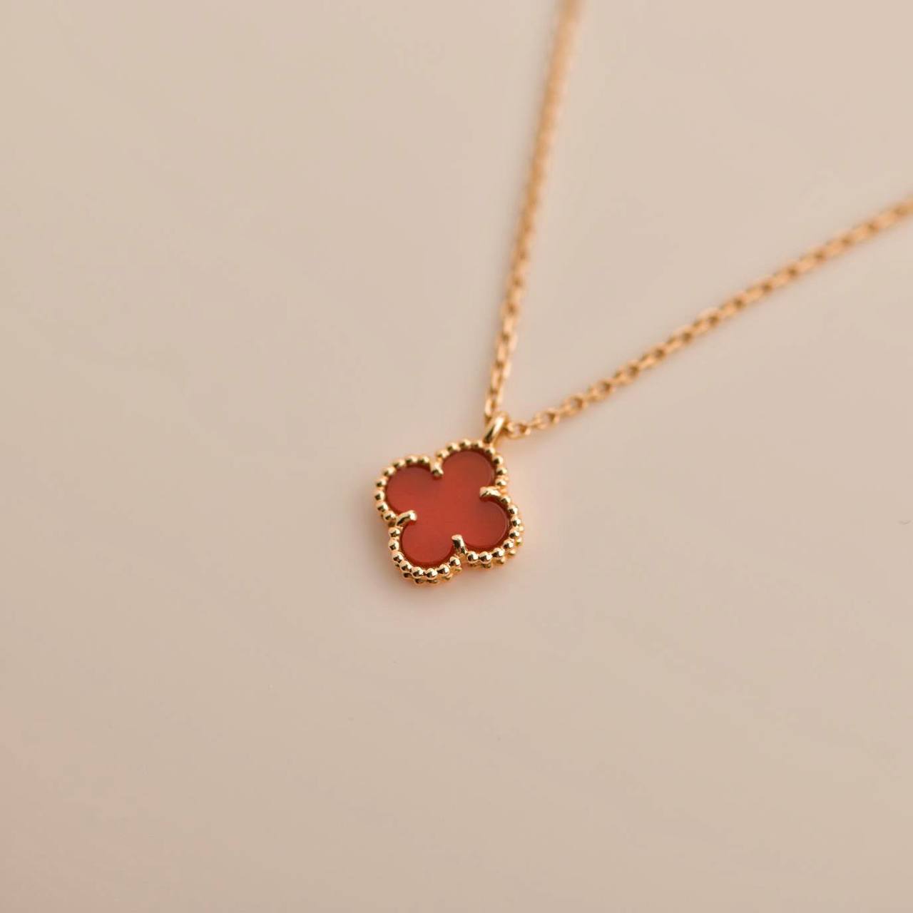 [Eternal Jewelry]CLOVER MINI 9.5MM WHITE CARNELIANS NECKLACE