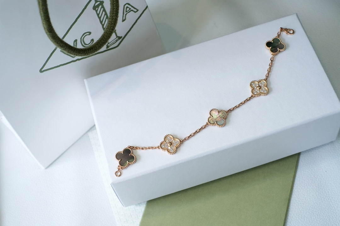 [Eternal Jewelry] CLOVER 5 MOTIF GRAY MOP BRACELET COLLECTION