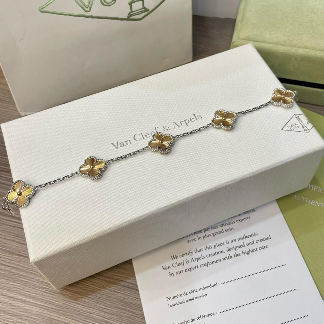 [Eternal Jewelry]CLOVER  5 MOTIFS  CHRISTMAS LIMITED EDITION BRACELET