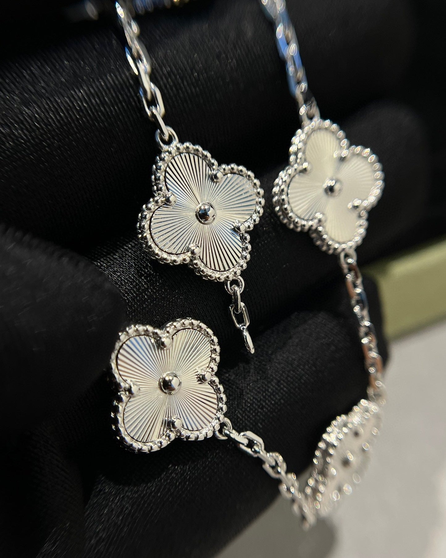 [Eternal Jewelry] CLOVER 5 MOTIF LASER BRACELET COLLECTION