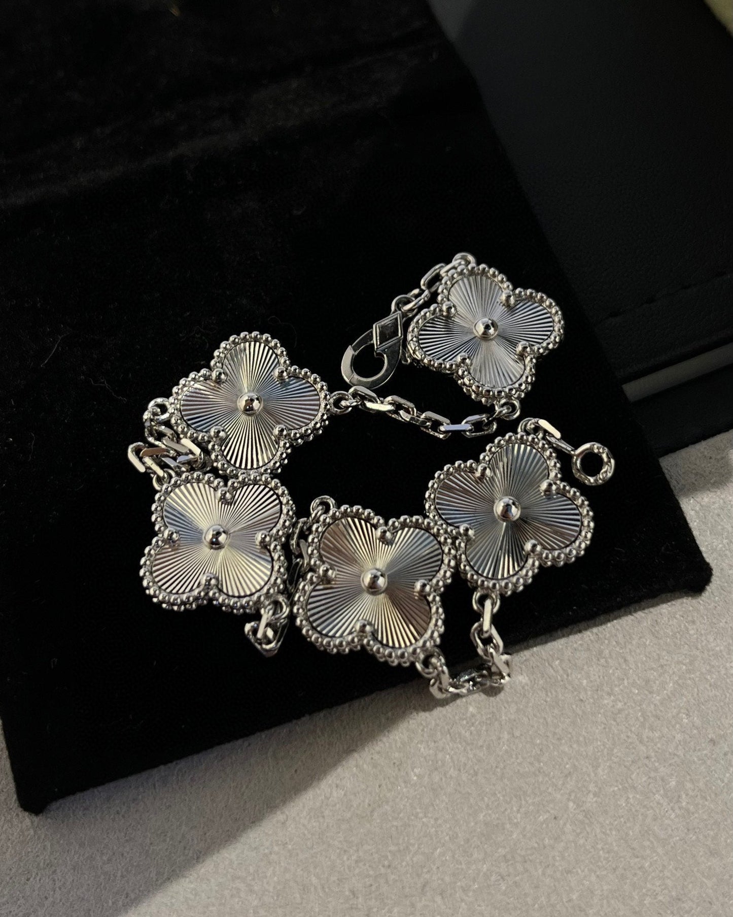 [Eternal Jewelry] CLOVER 5 MOTIF LASER BRACELET COLLECTION