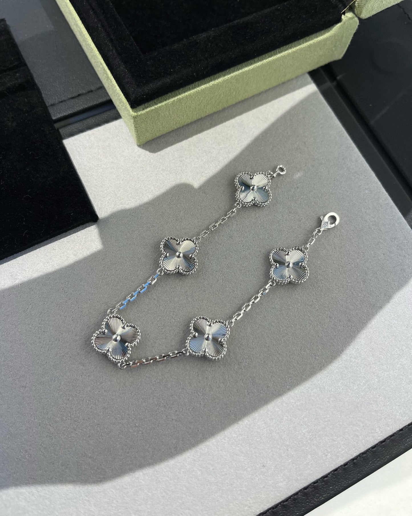 [Eternal Jewelry] CLOVER 5 MOTIF LASER BRACELET COLLECTION
